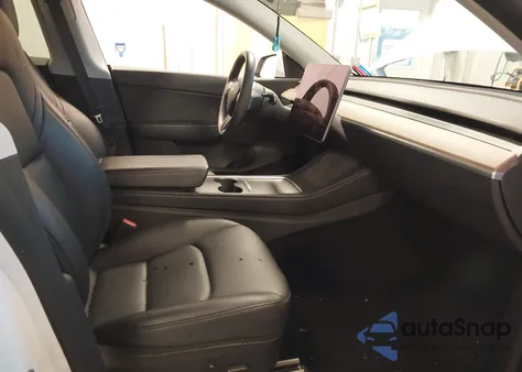 2022 Tesla Model Y Long Range Dual Motor All-Wheel Drive z USA, uszkodzony, nr VIN 7SAYGDEE3NF435942